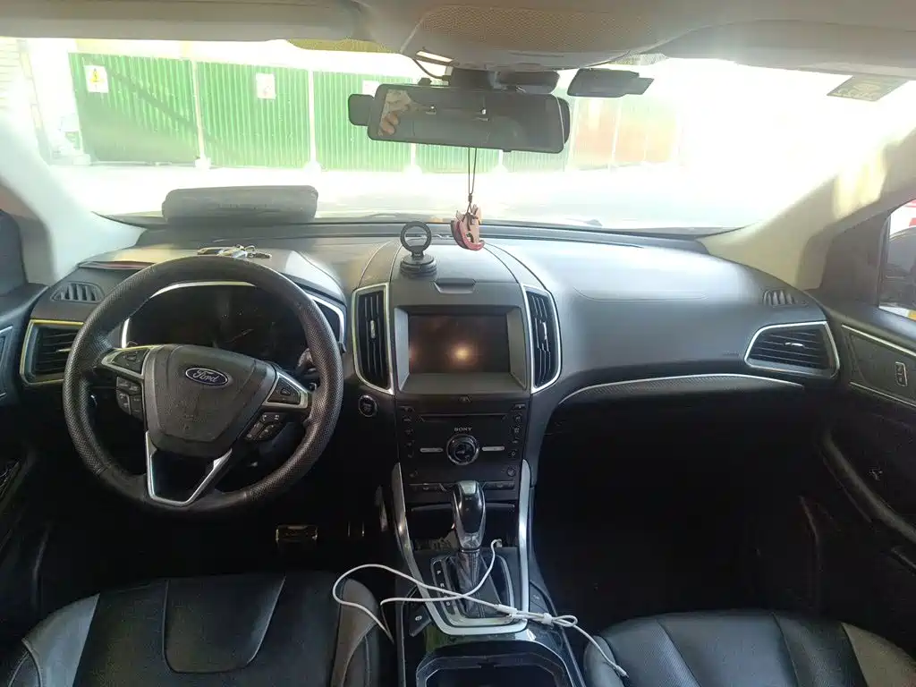 Ford Edge — миниатюра 14