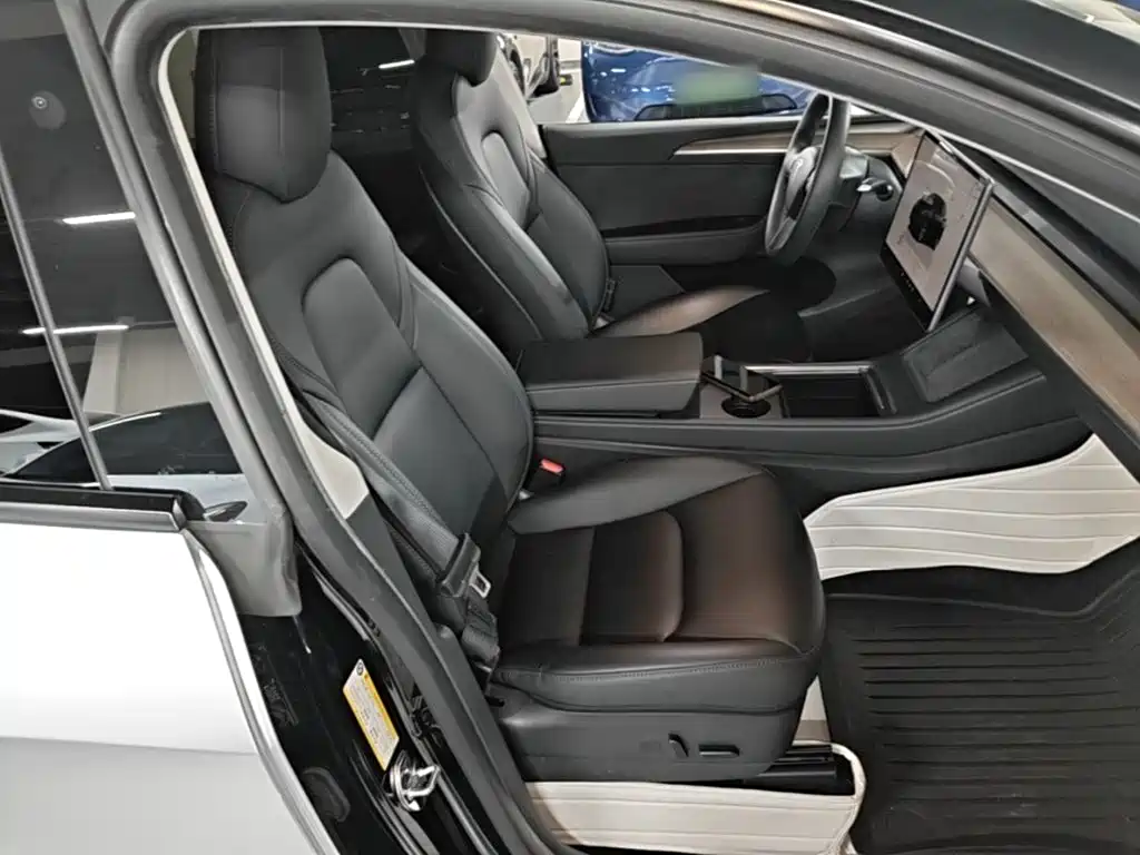 Tesla Model Y — миниатюра 25