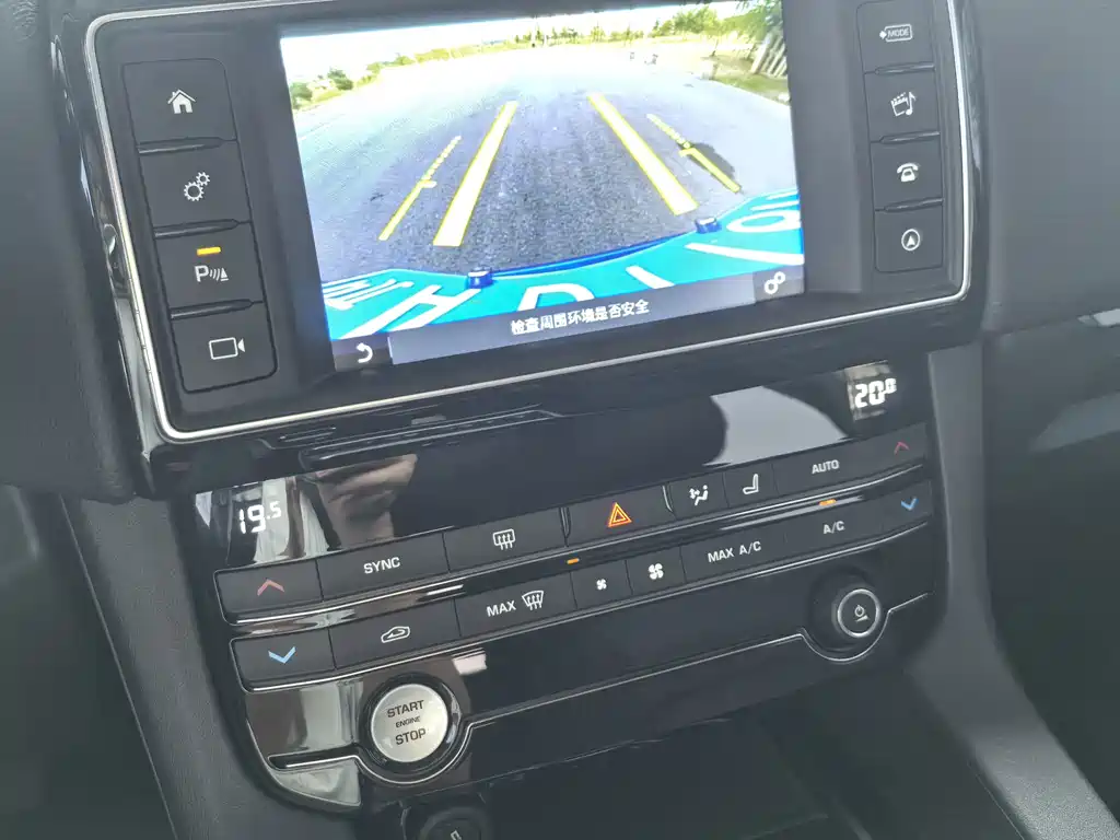 Jaguar F-PACE — миниатюра 7