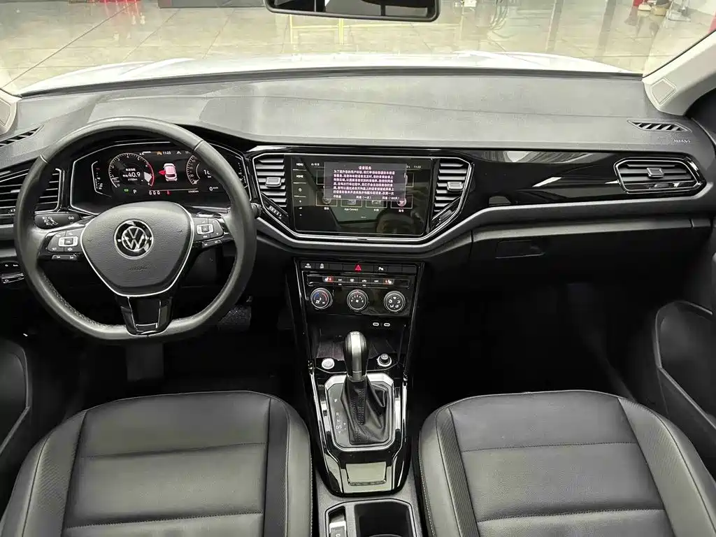 Volkswagen T-Roc — миниатюра 2