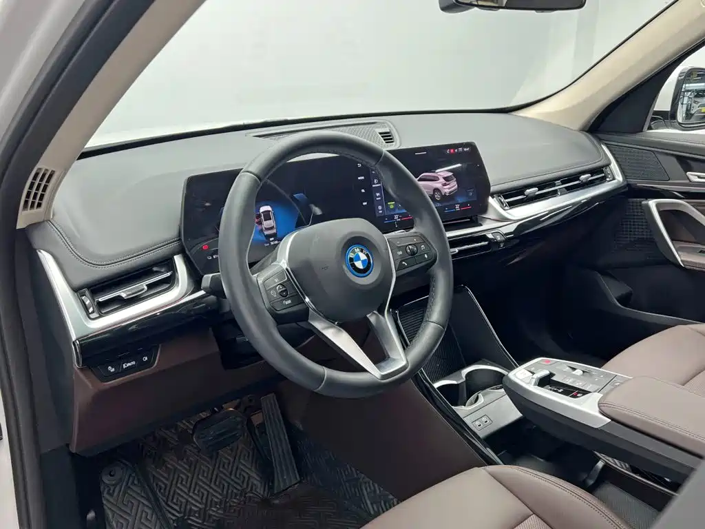 BMW iX1 — миниатюра 13