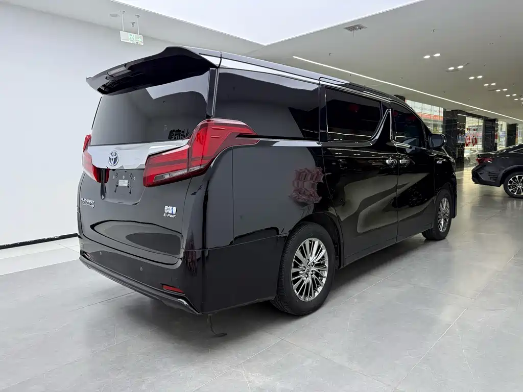 Toyota Alphard — миниатюра 2