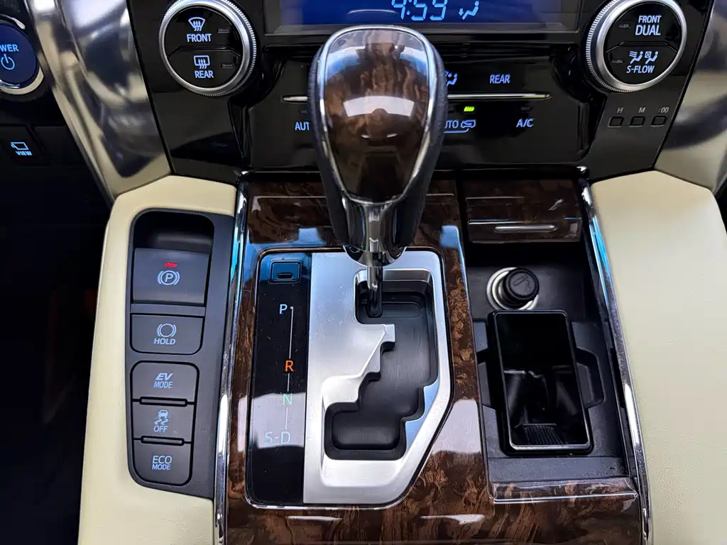 Toyota Alphard — миниатюра 16