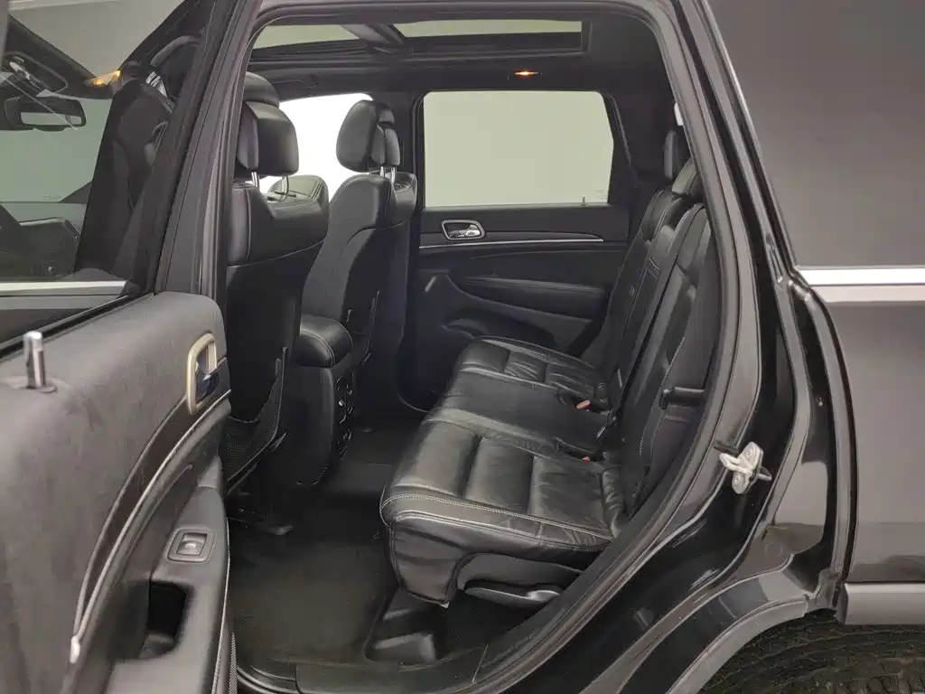 Jeep Grand Cherokee (Import) — миниатюра 15