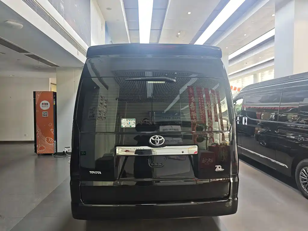 Toyota HiAce 2025 3.5L AT