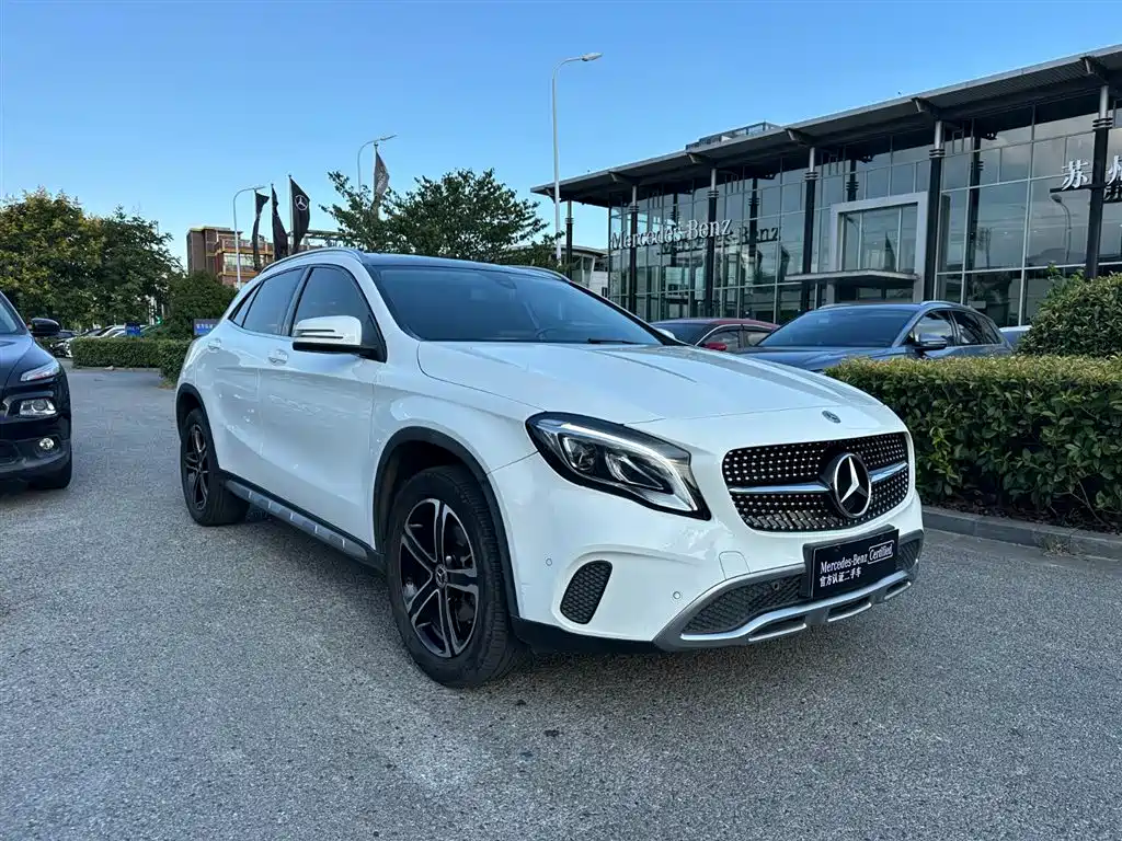 MERCEDES-BENZ  GLA