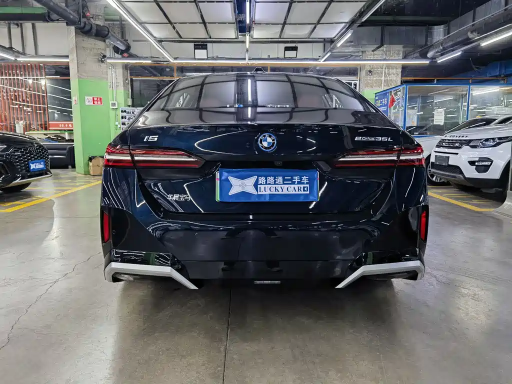 BMW I5
