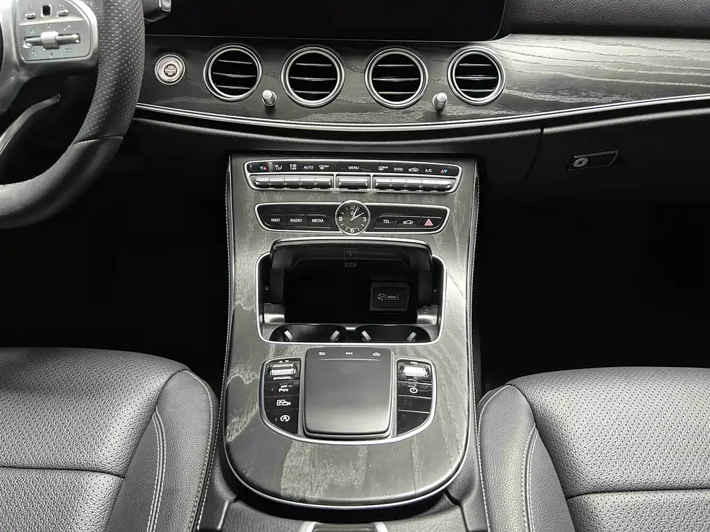 Mercedes-Benz E-Class — миниатюра 7