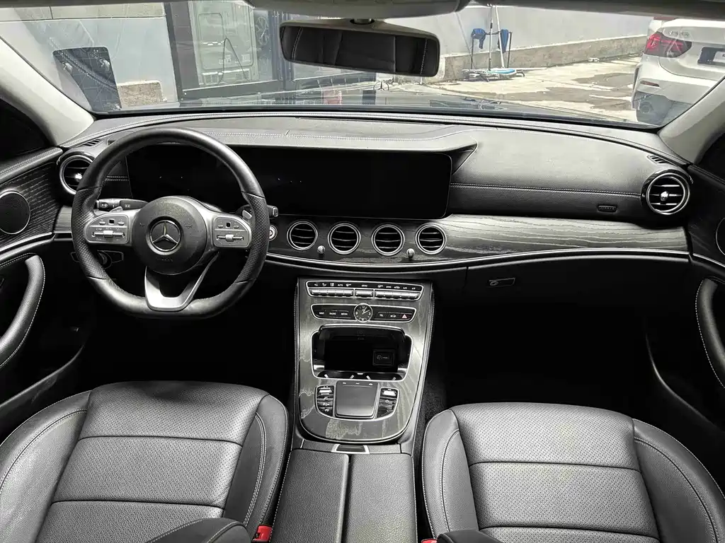 Mercedes-Benz E-Class — миниатюра 6