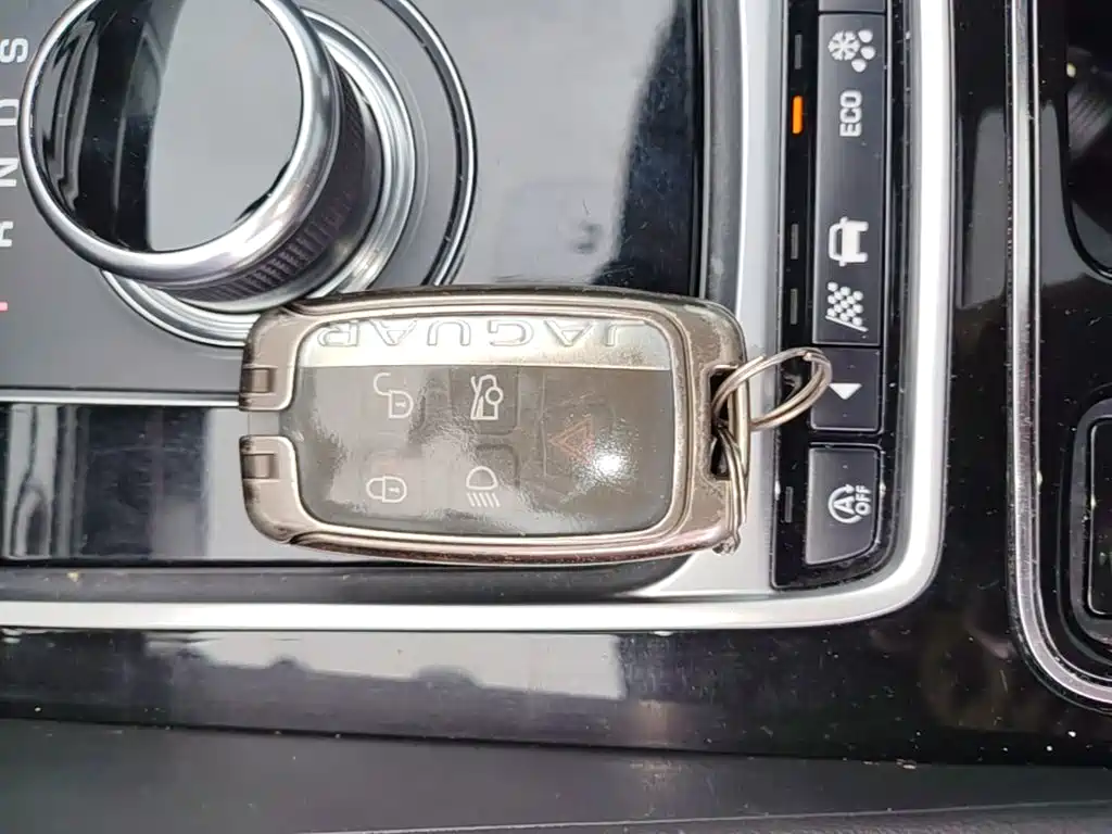 Jaguar F-PACE — миниатюра 9