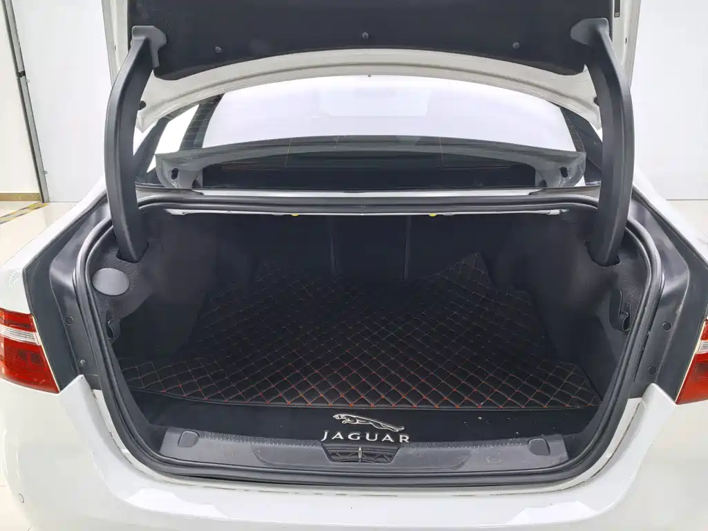 Jaguar XEL — миниатюра 12