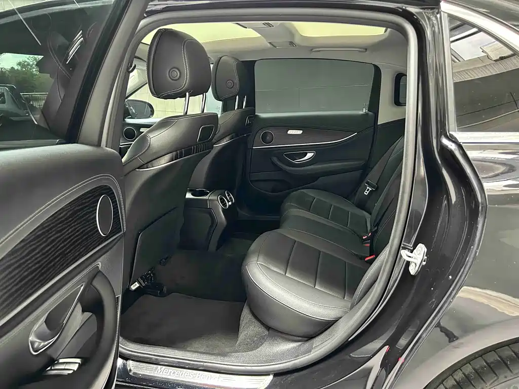 Mercedes-Benz E-Class — миниатюра 5