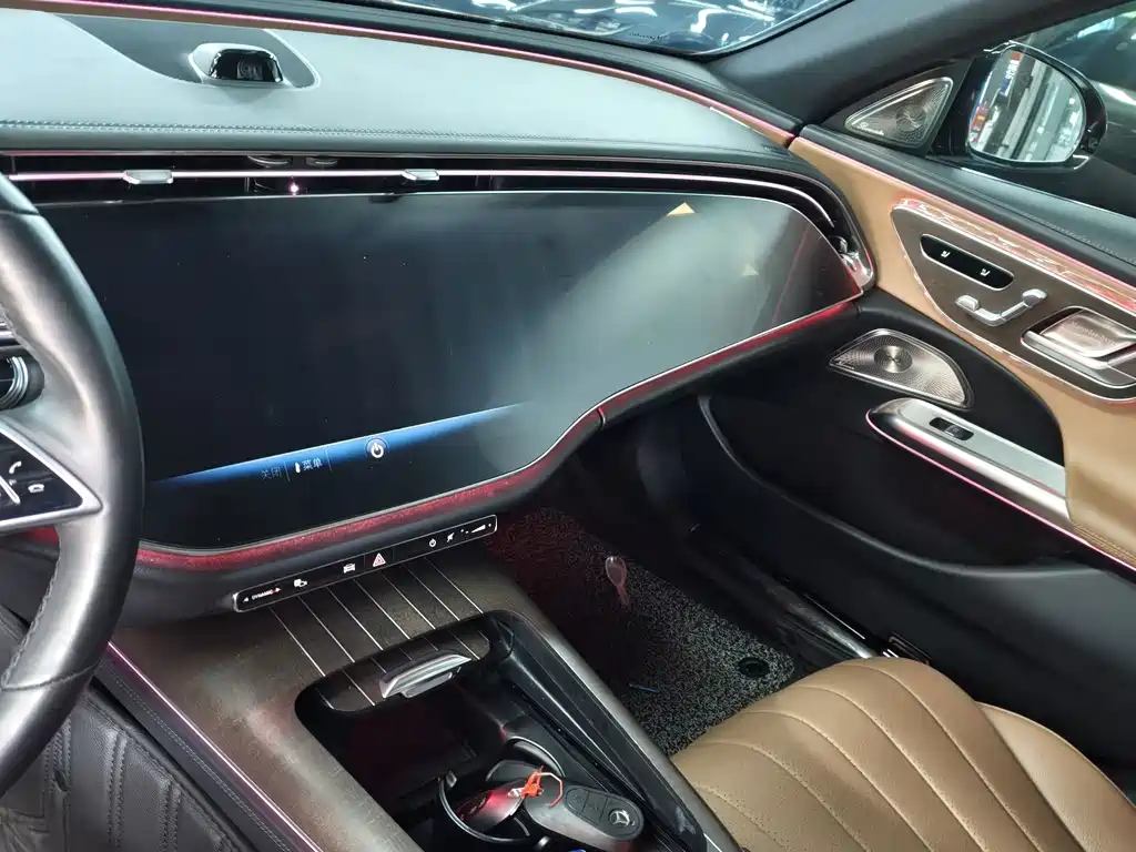 Mercedes-Benz E-Class — миниатюра 5