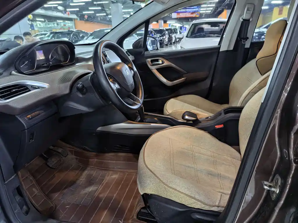Peugeot 2008 2014 1.6L AT Fashion