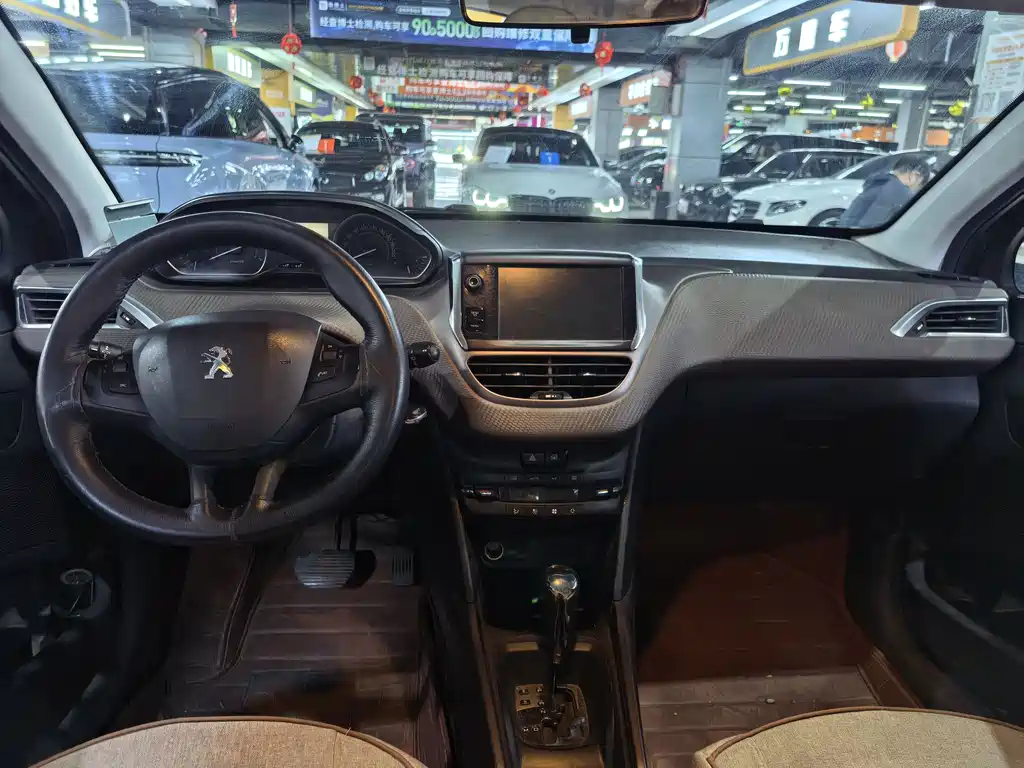 Peugeot 2008 2014 1.6L AT Fashion