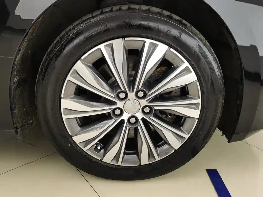 Hongqi Hongqi E-QM5 — миниатюра 6