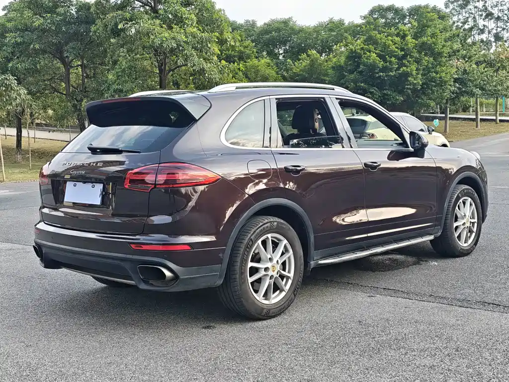 Porsche Cayenne — миниатюра 16