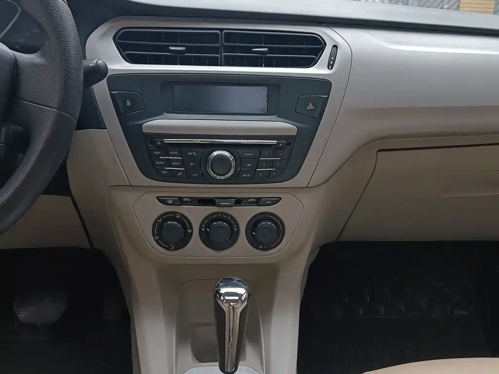 Citroen Elysee — миниатюра 13
