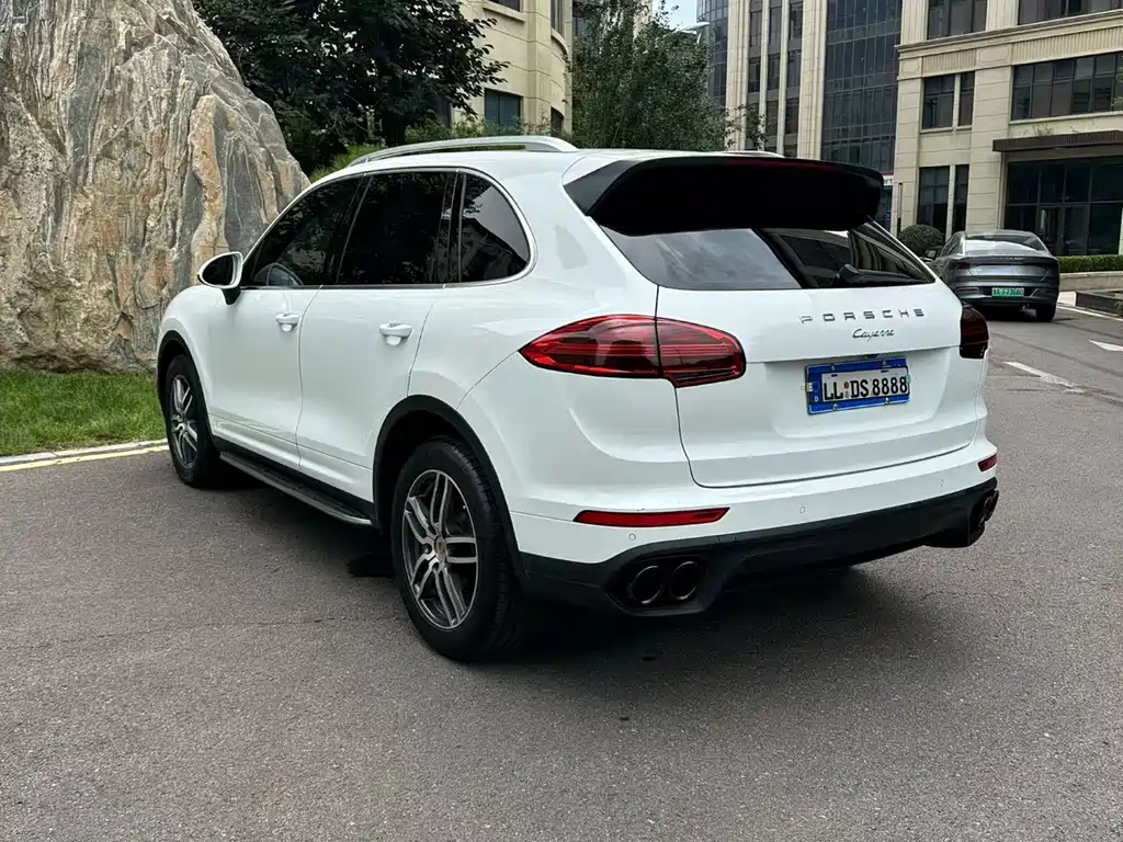 Porsche Cayenne — миниатюра 6