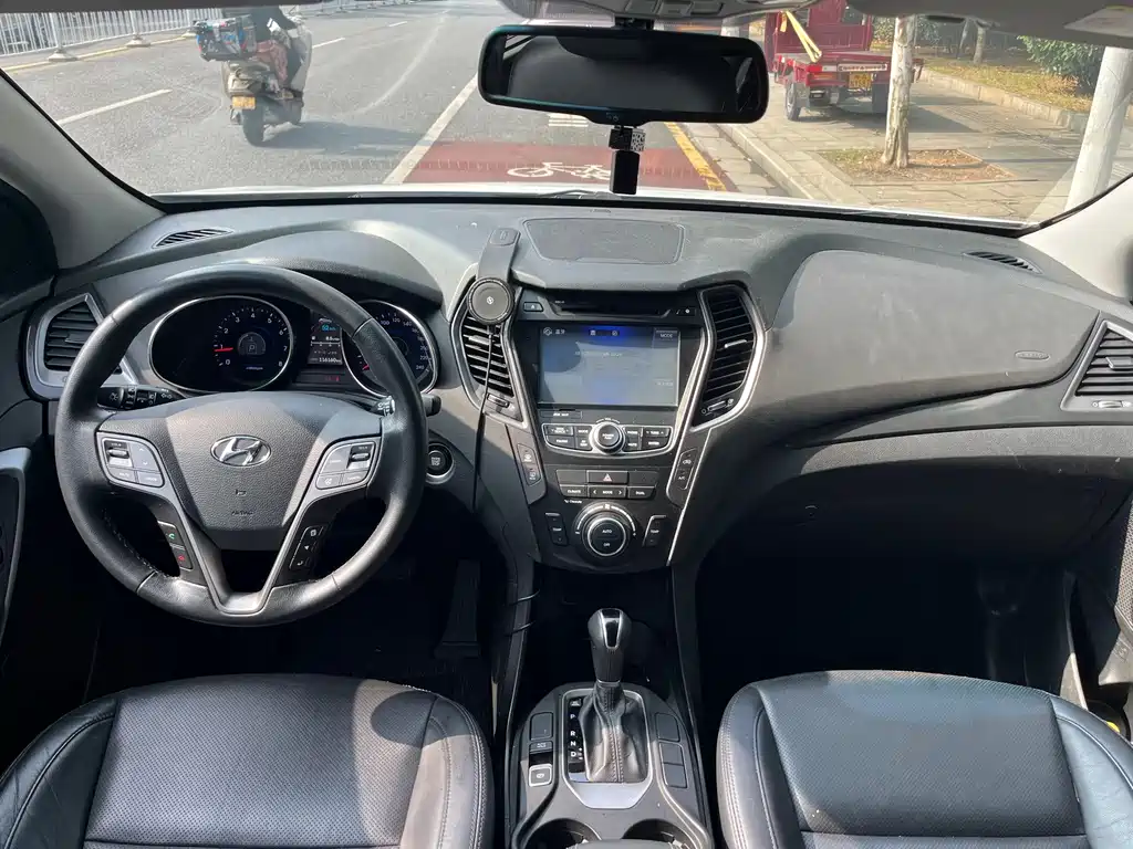 Hyundai Santa Fe — миниатюра 9