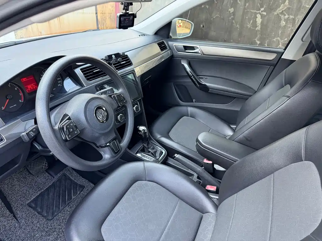 Volkswagen Santana — миниатюра 8