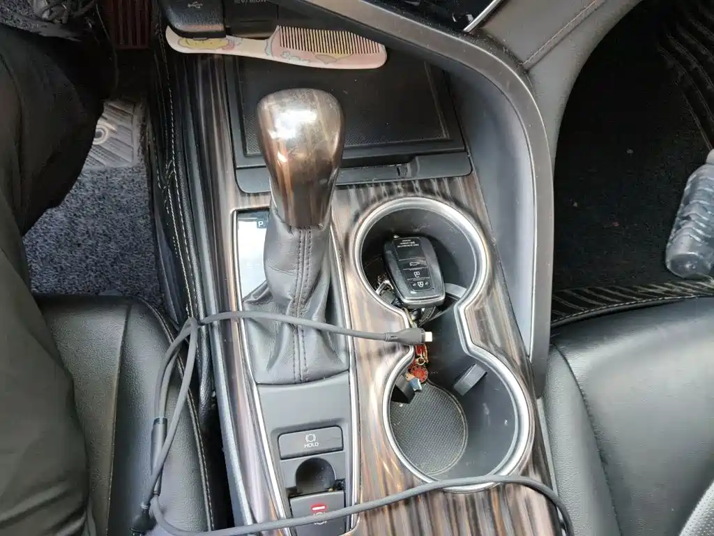 Toyota Camry — миниатюра 7