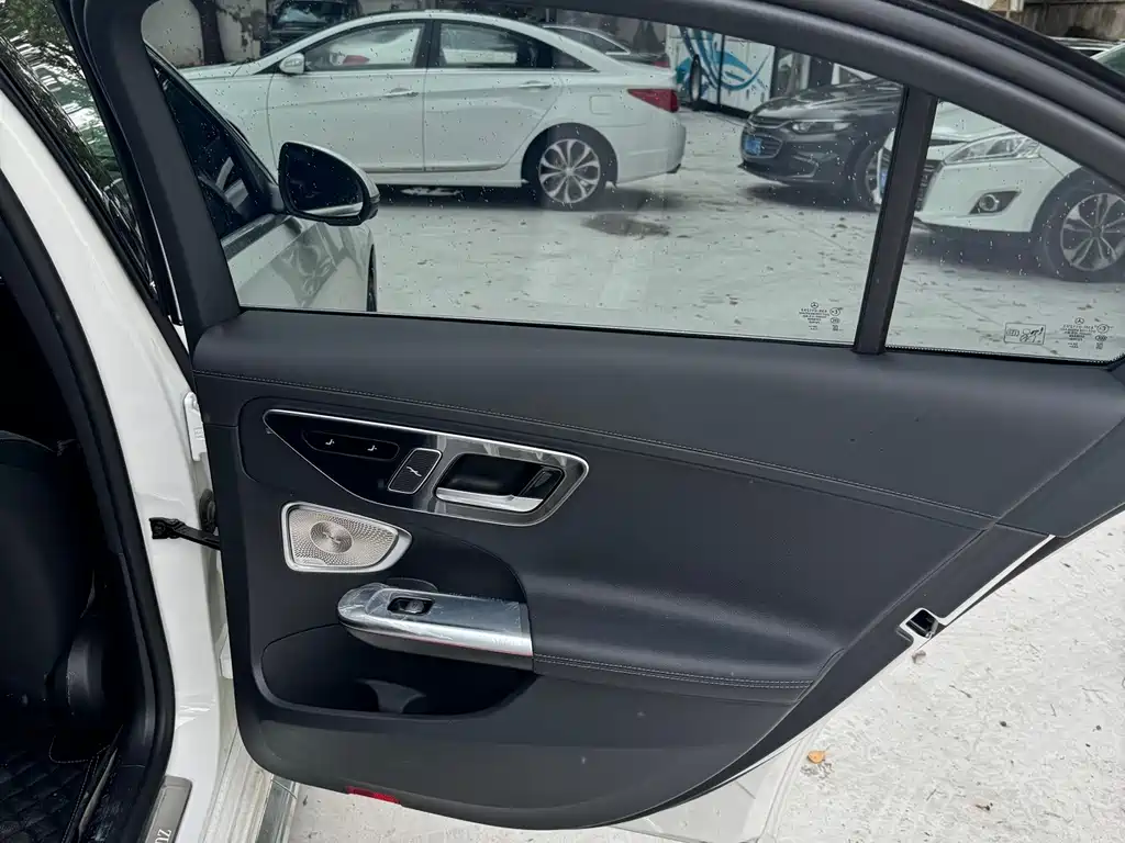 Mercedes-Benz C-Class — миниатюра 11