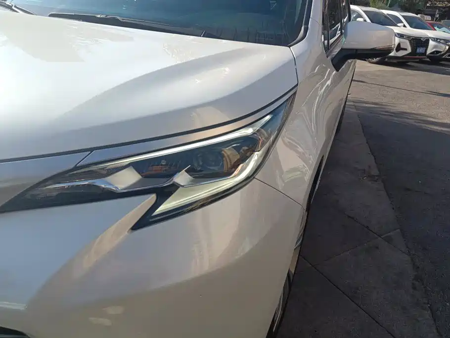 Toyota Sienna — миниатюра 5
