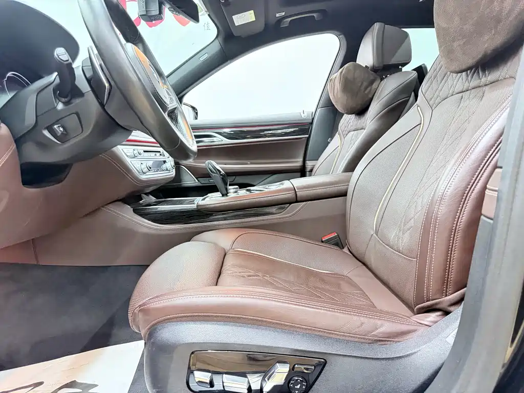 BMW 7 Series — миниатюра 23