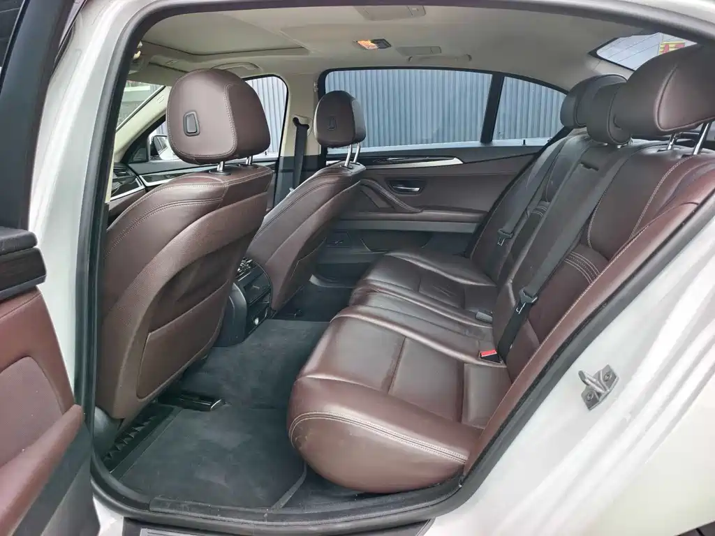 BMW 5 Series — миниатюра 12