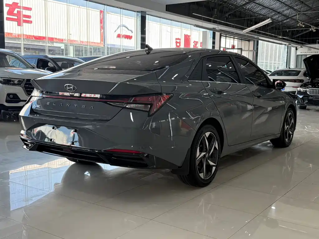 Hyundai Elantra — миниатюра 6