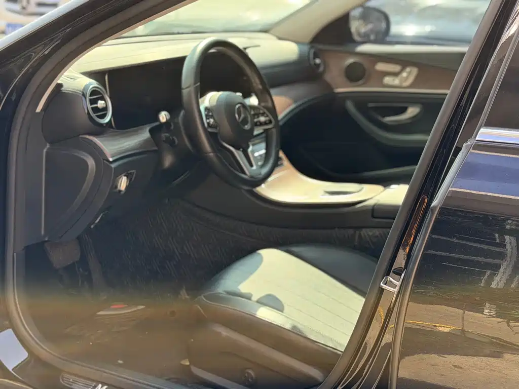 Mercedes-Benz E-Class — миниатюра 4