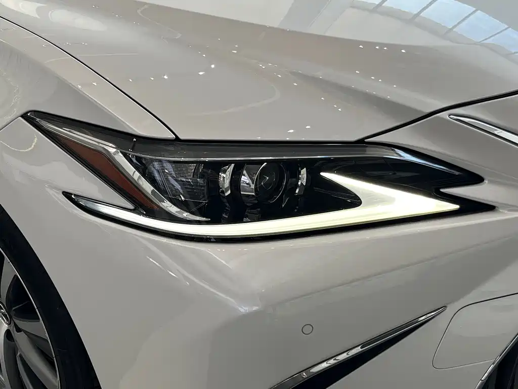 Lexus ES — миниатюра 20