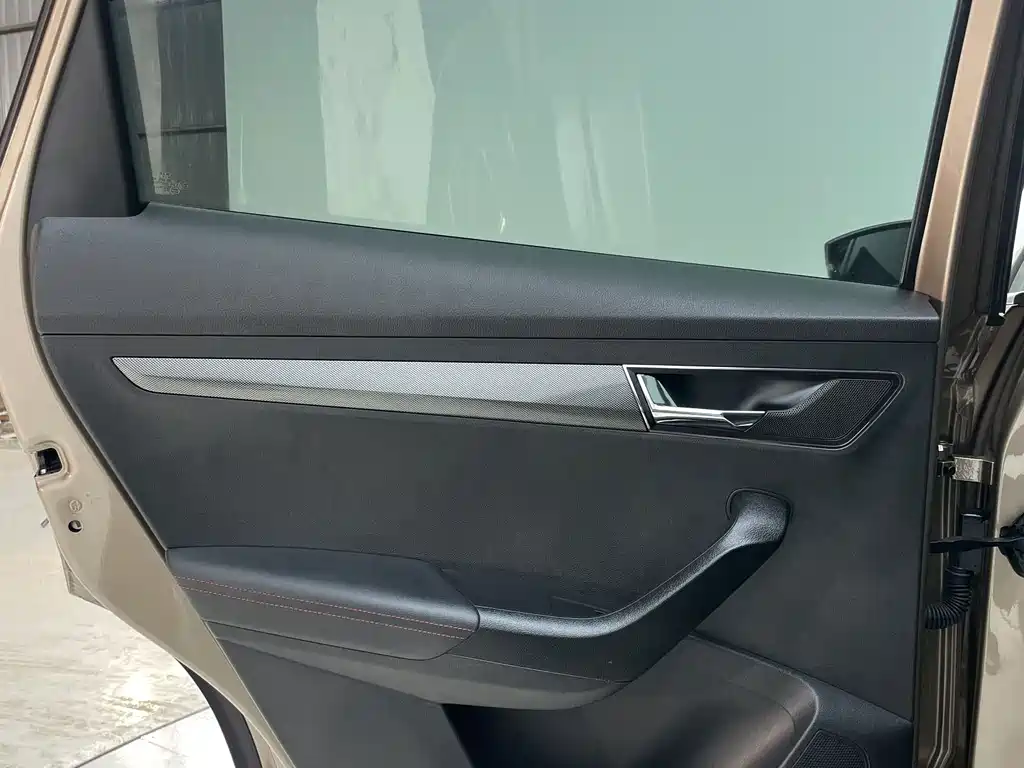 Skoda Karoq — миниатюра 13