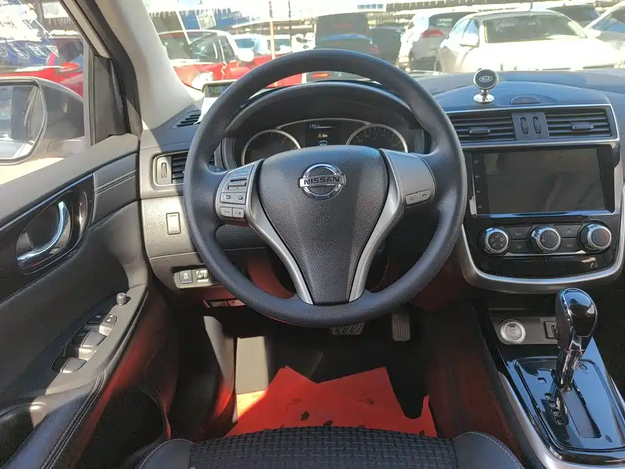 Nissan Tiida — миниатюра 15