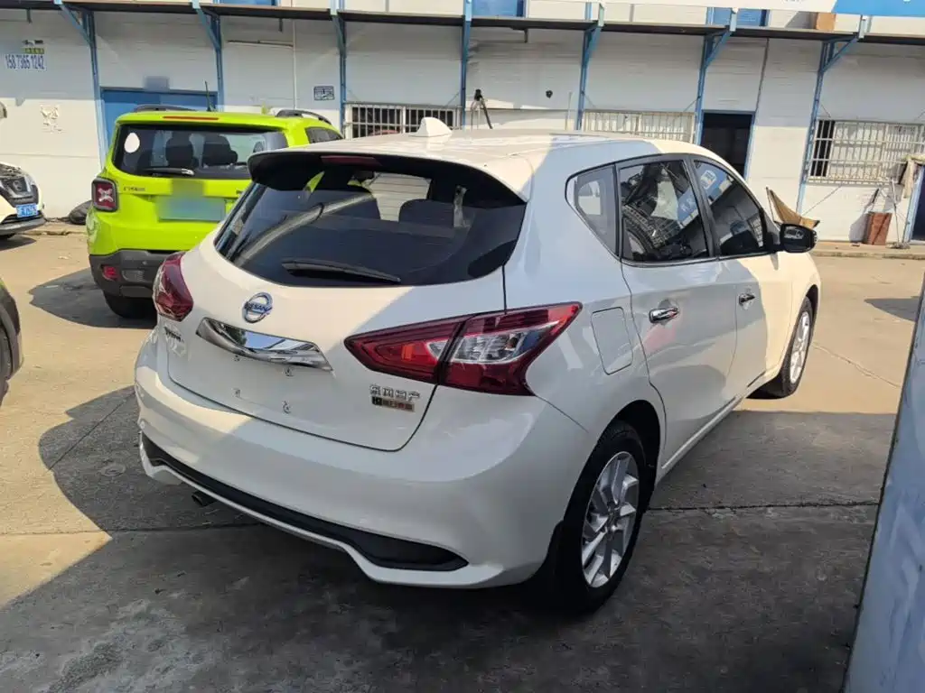 Nissan Tiida — миниатюра 7