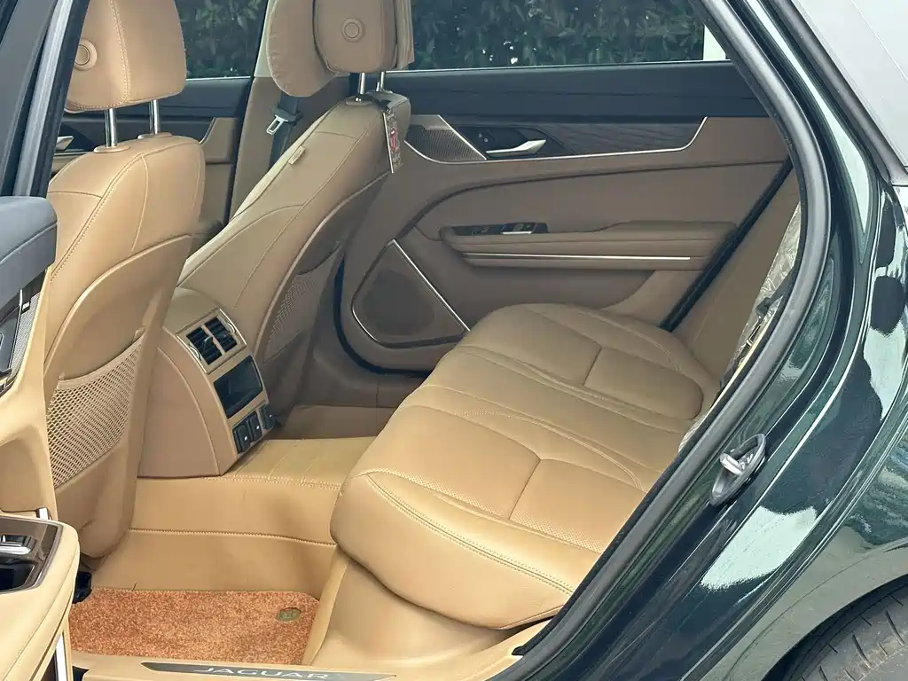 Jaguar XFL — миниатюра 7