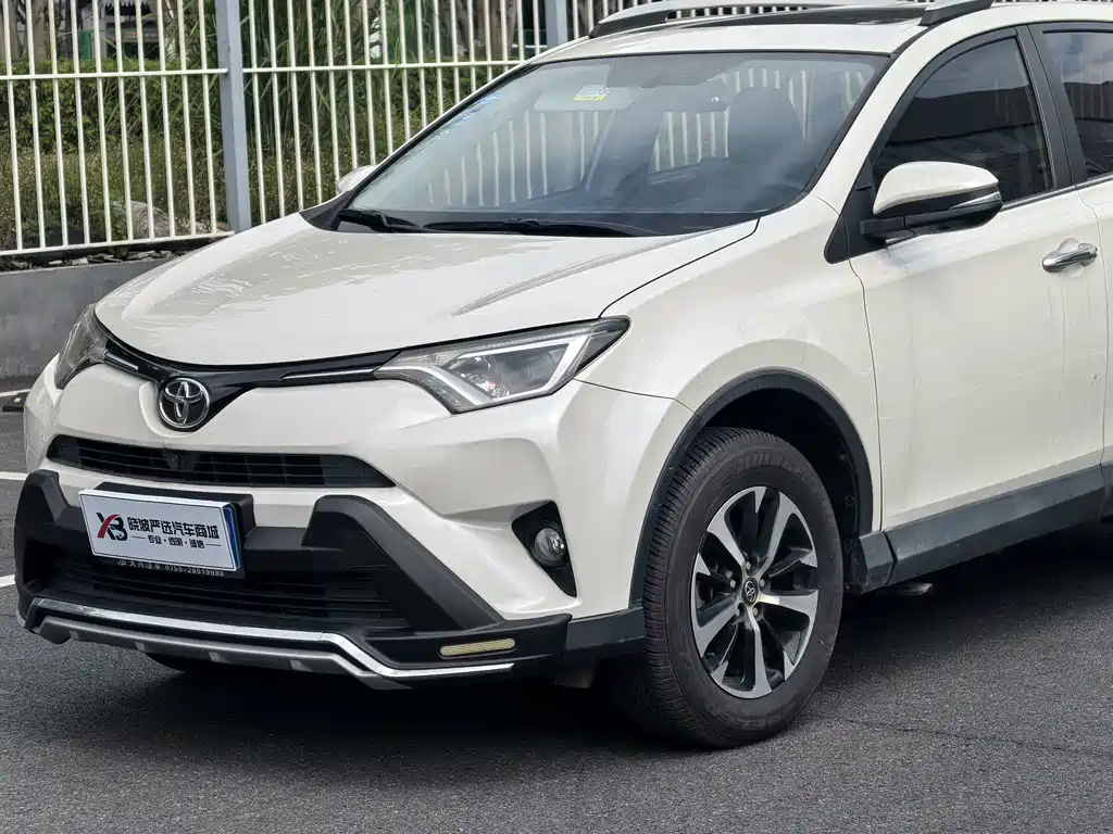 Toyota RAV4 — миниатюра 3