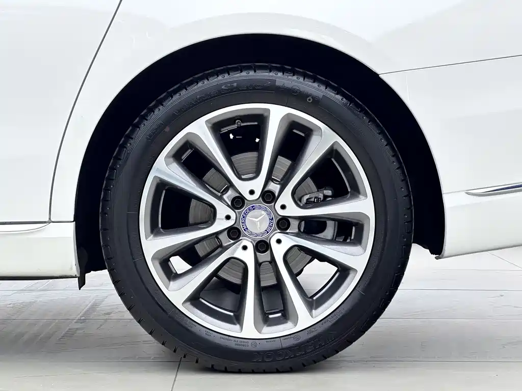 Mercedes-Benz E-Class — миниатюра 3