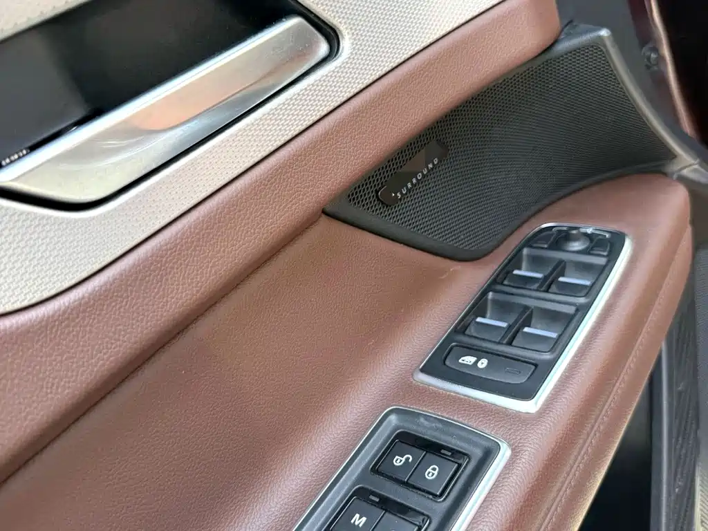 Jaguar XFL — миниатюра 12