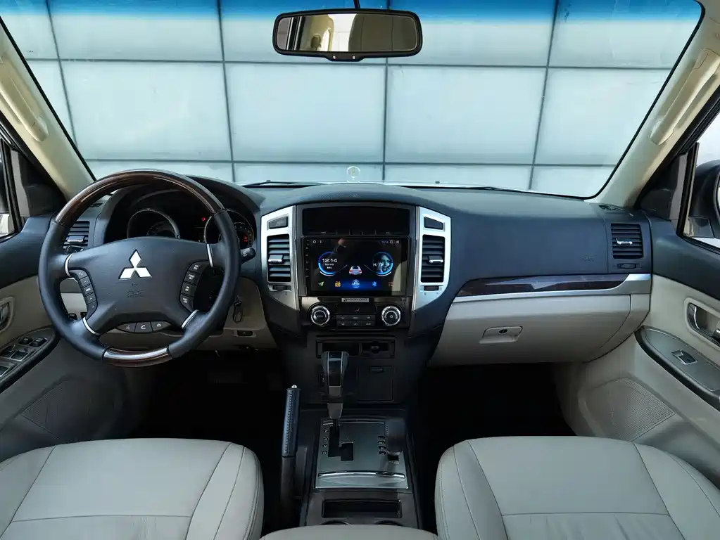 Mitsubishi Pajero (Import) — миниатюра 8