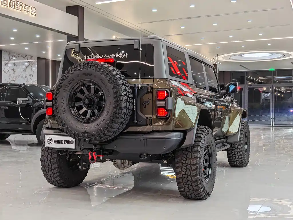 Ford Bronco (Import) — миниатюра 9