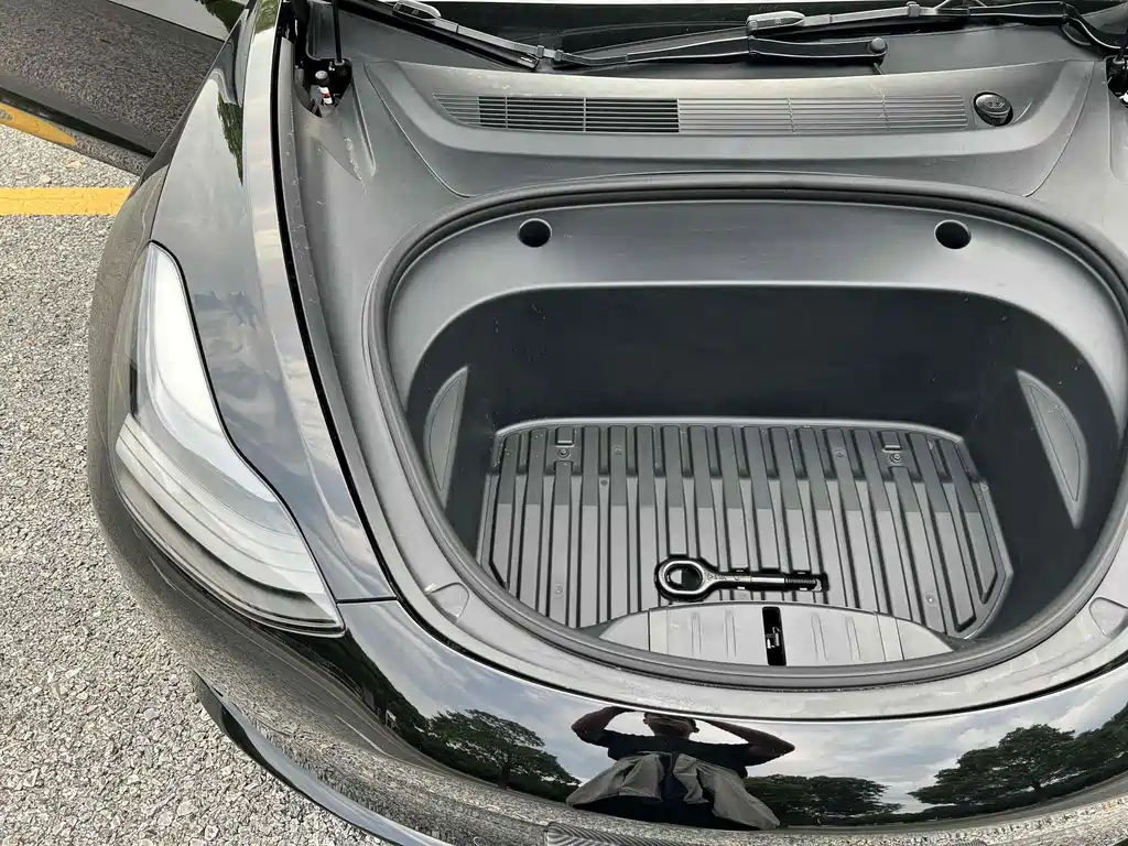 Tesla Model 3 — миниатюра 20