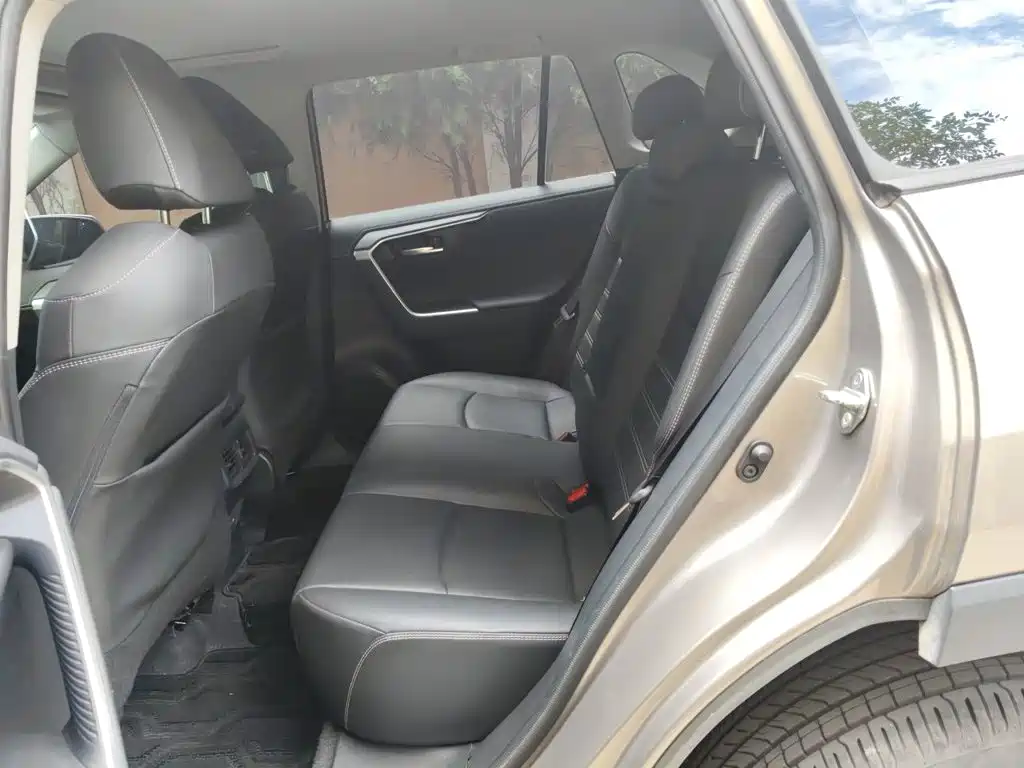 Toyota RAV4 — миниатюра 15