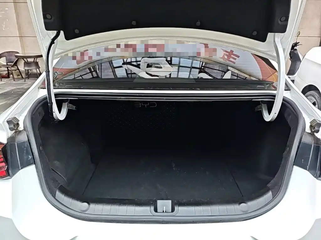 Geely L HiP — миниатюра 19