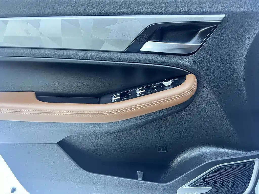 Geely Vision X6 — миниатюра 8