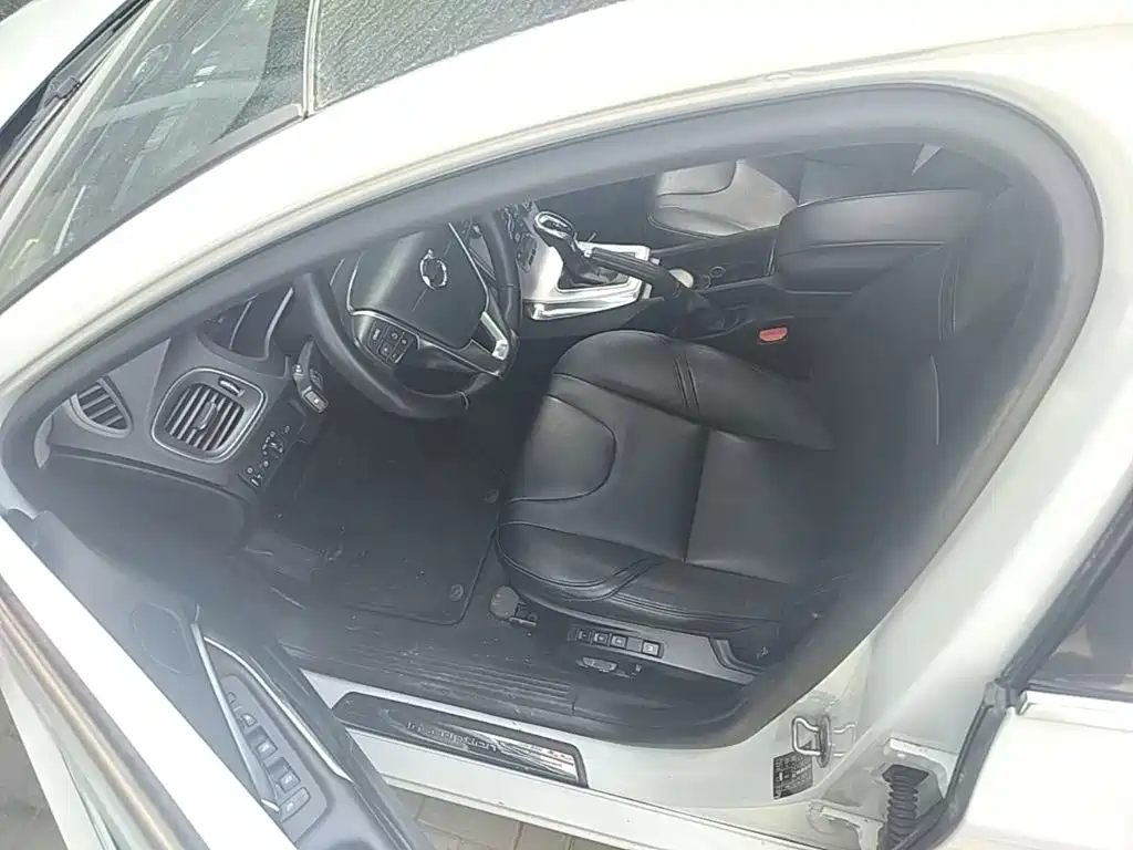 Volvo V40 — миниатюра 16