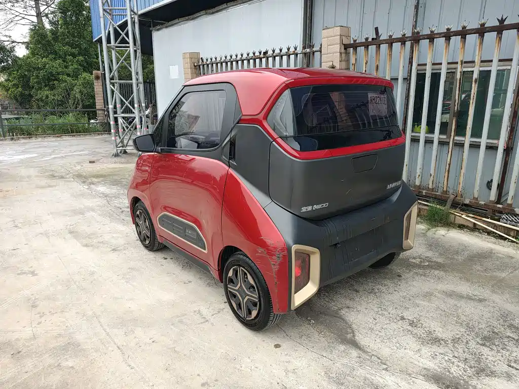 BAOJUN E200