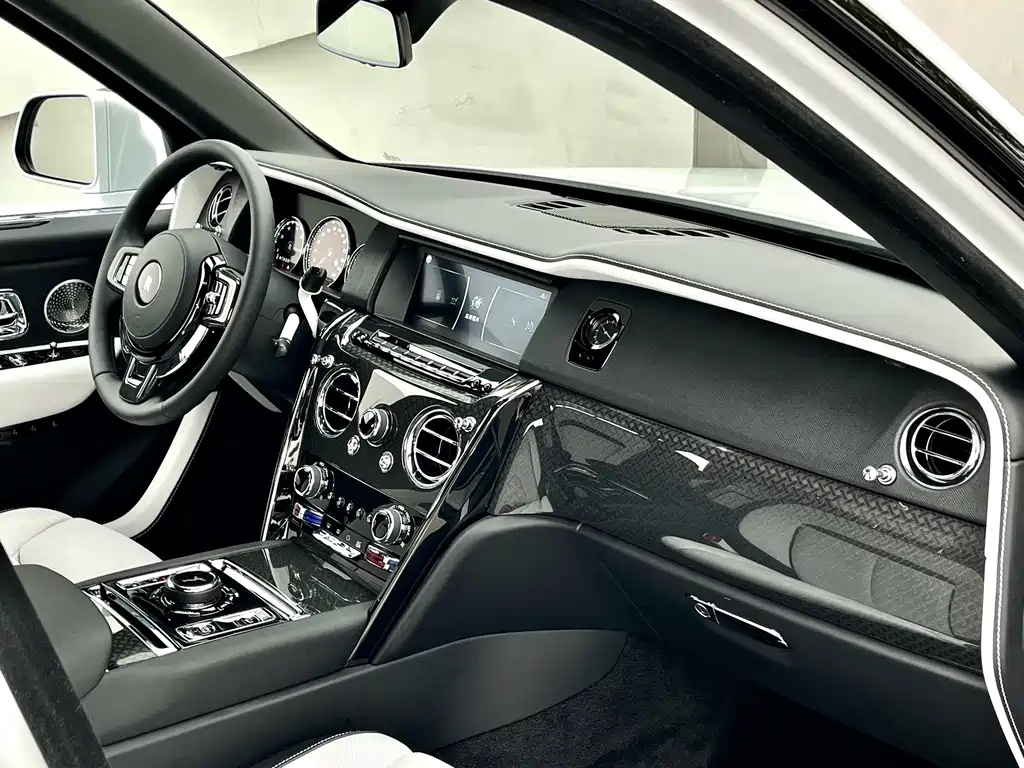 Rolls-Royce Cullinan — миниатюра 17