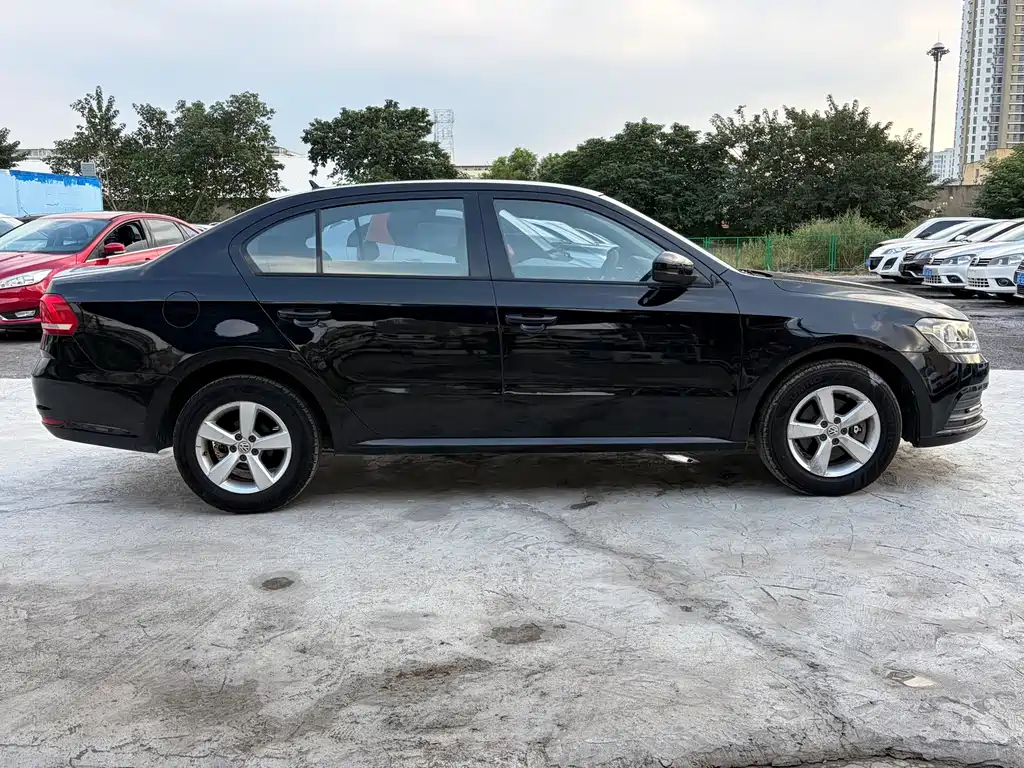 Volkswagen Lavida — миниатюра 4